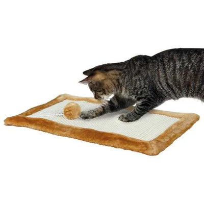 Trixie Plüsch-Kratzmatte - braun – mit Spielzeug